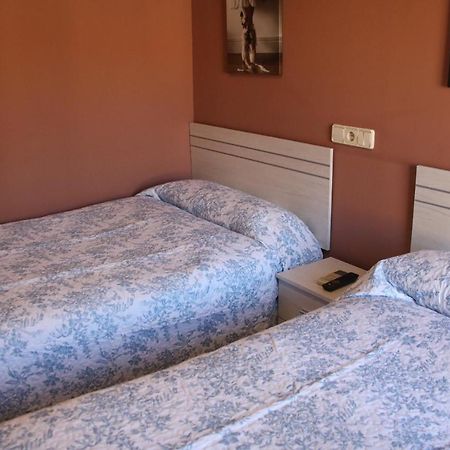 Hostal Burgales Milagro ภายนอก รูปภาพ