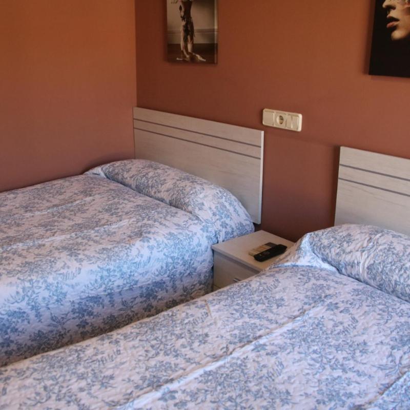 Hostal Burgales Milagro ภายนอก รูปภาพ
