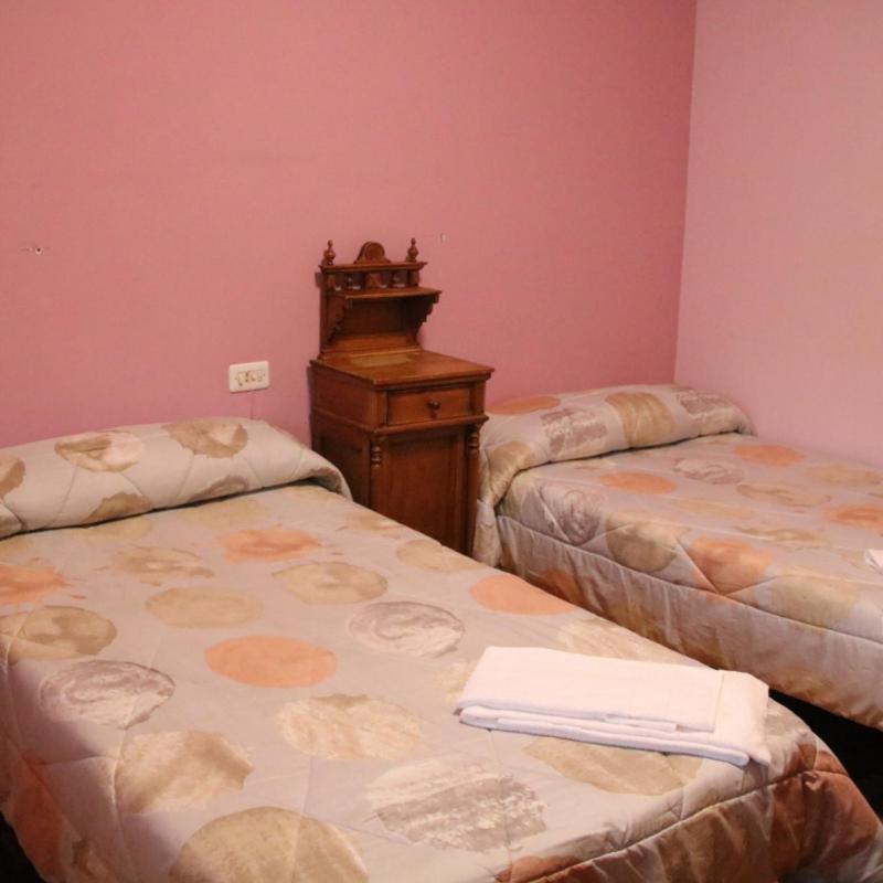 Hostal Burgales Milagro ภายนอก รูปภาพ