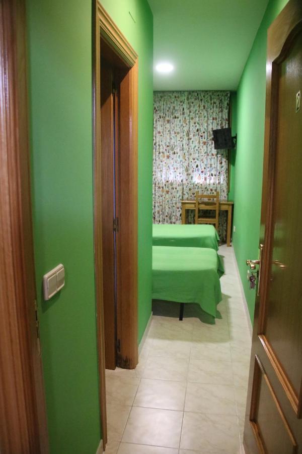 Hostal Burgales Milagro ภายนอก รูปภาพ