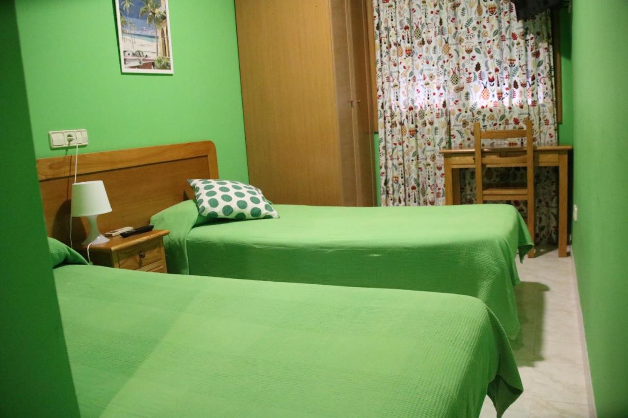 Hostal Burgales Milagro ภายนอก รูปภาพ
